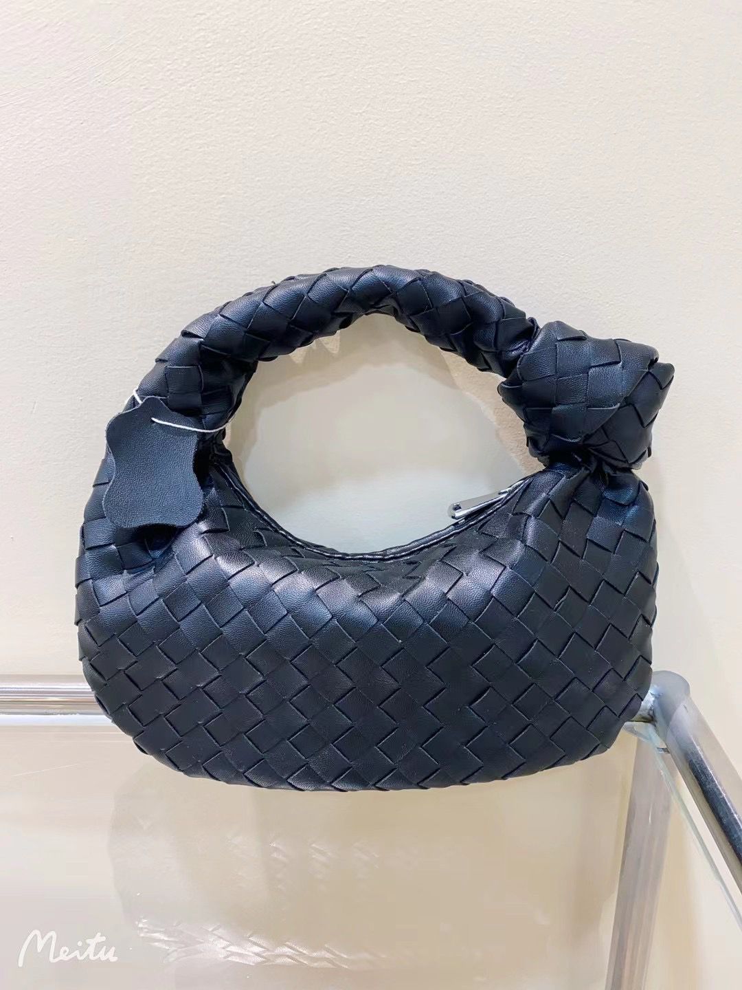  شنطة نسائية ماركة بوتيغا فانيتا 