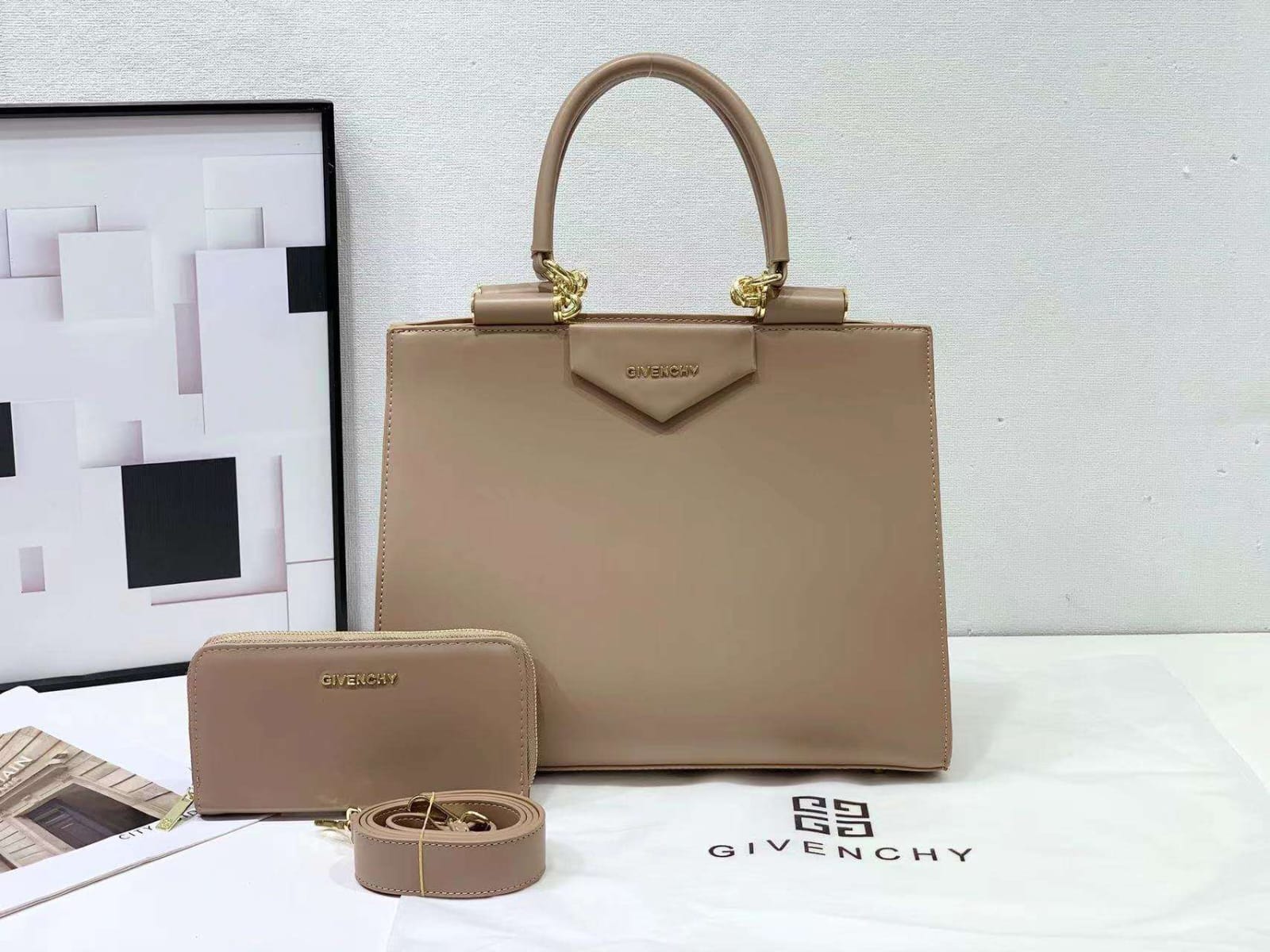  شنطة نساية ماركة جيفنشي 