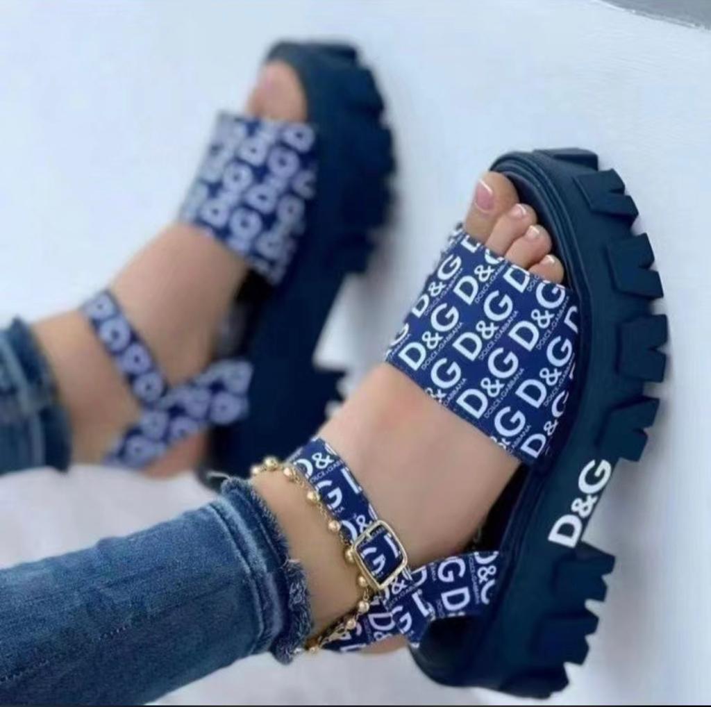  حذاء نسائي ماركة دولتشي جابانا 
