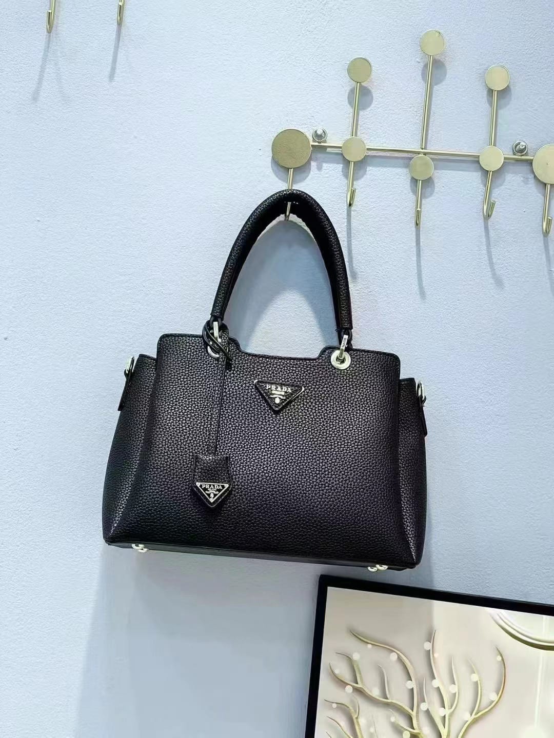  شنطة نسائية ماركة برادا 