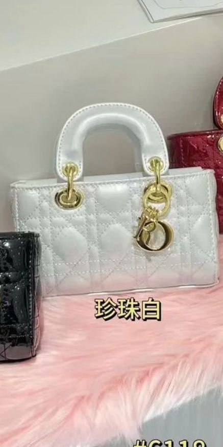  أبيض  