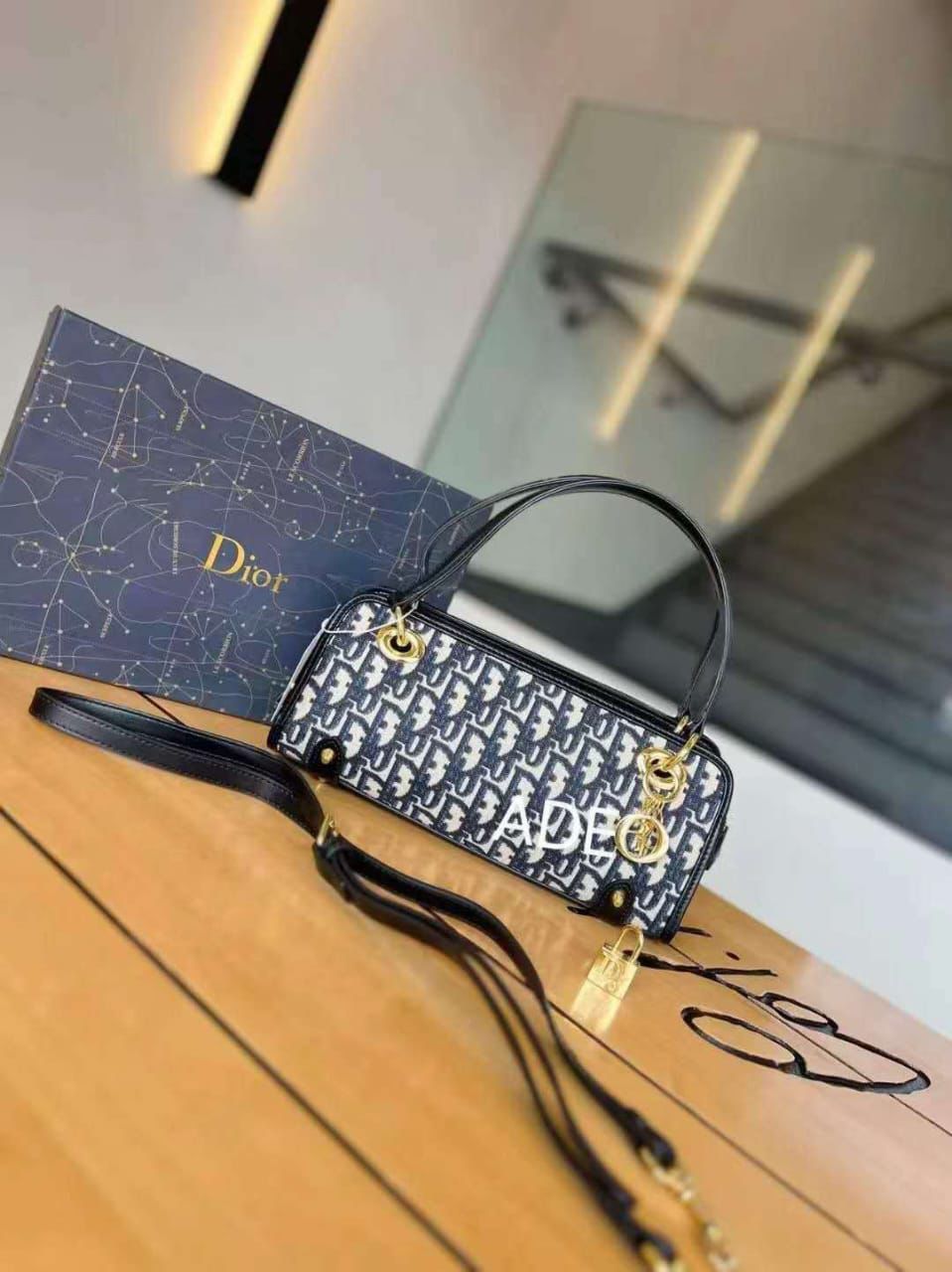  شنطة نسائية ماركة ديور  