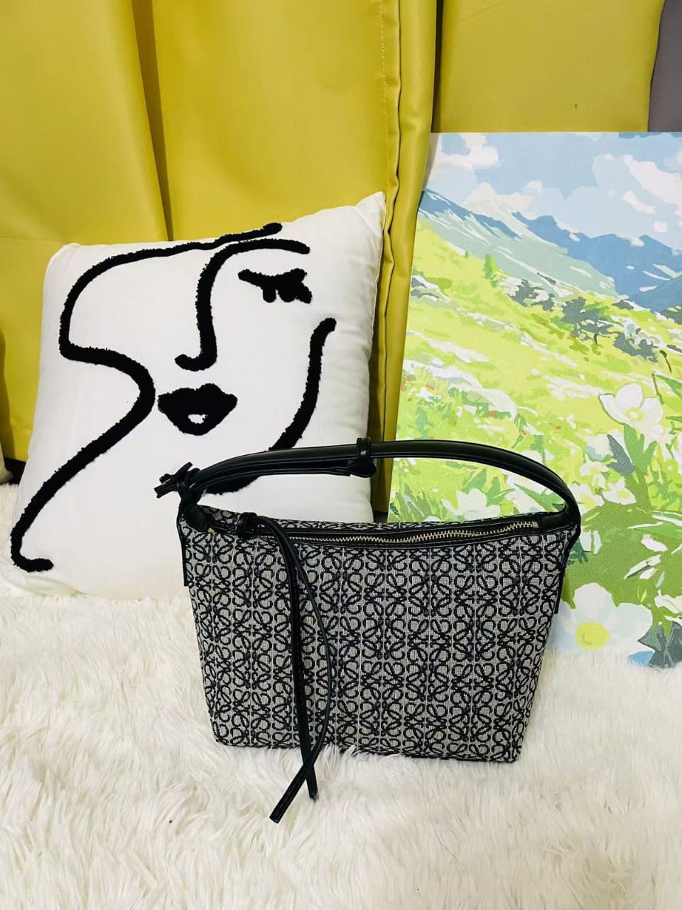  شنطة نسائية ماركة لوي 