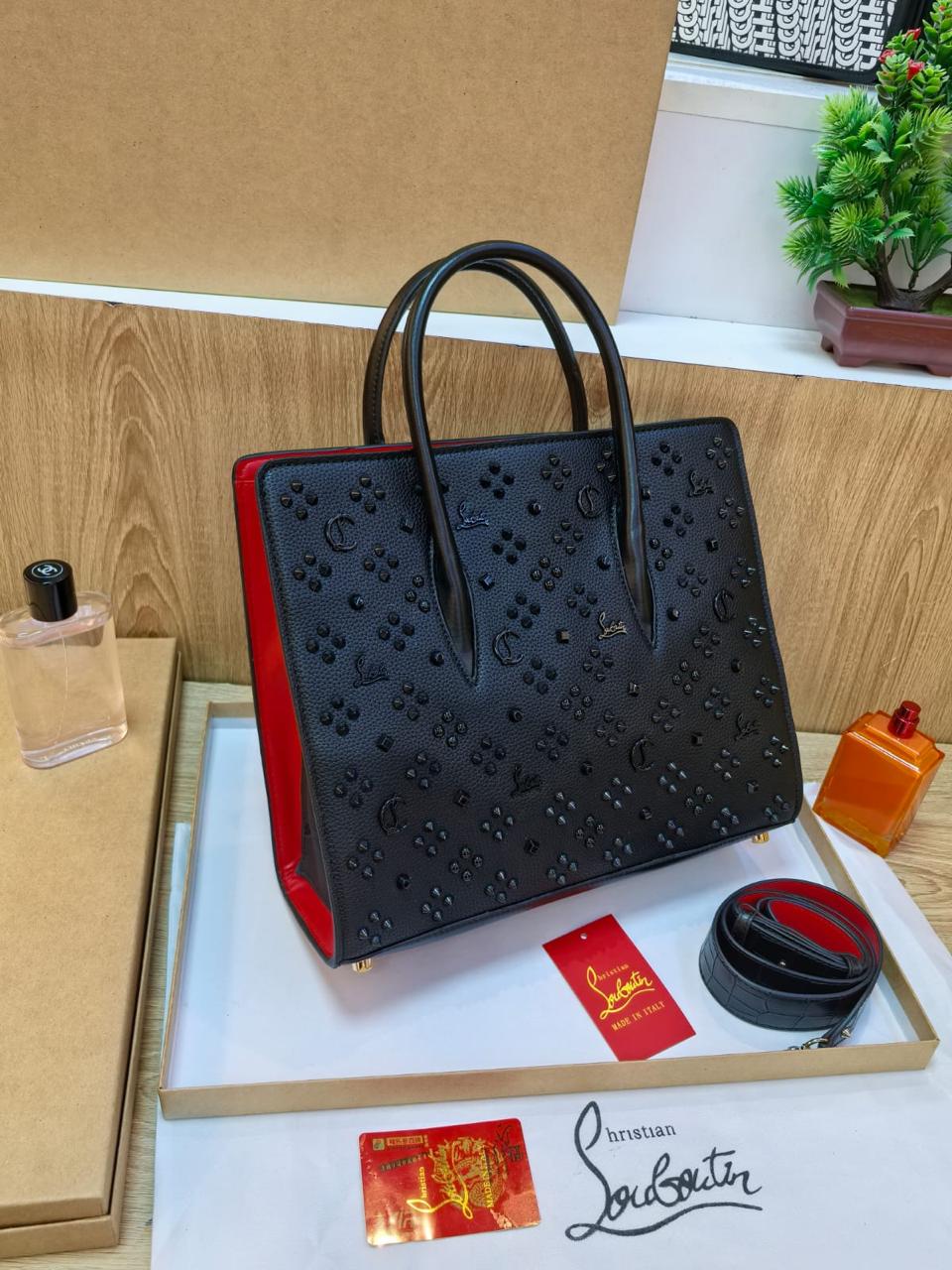  شنطة نسائية ماركة كريستان  