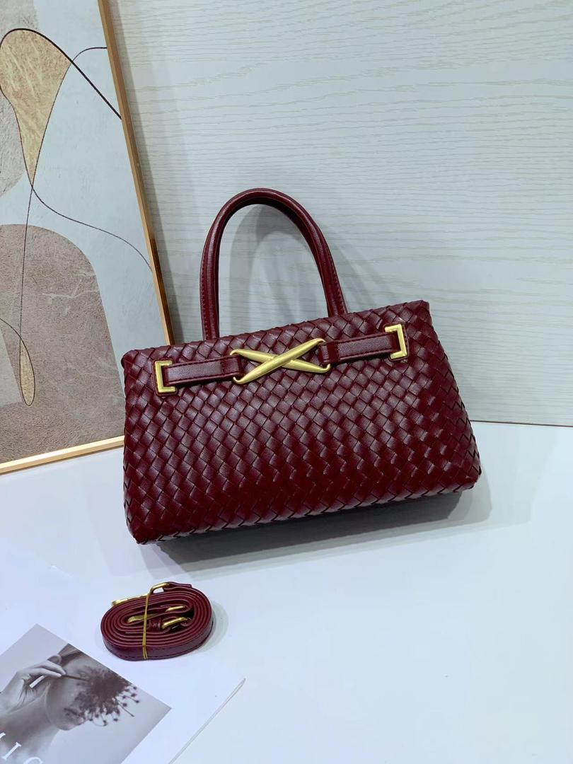  شنطة نسائية ماركة بوتيغا 
