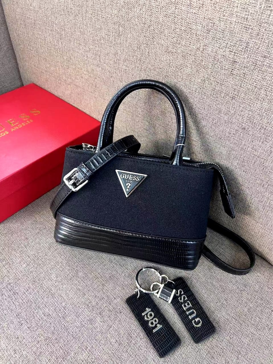  شنطة نسائية ماركة جيسس 