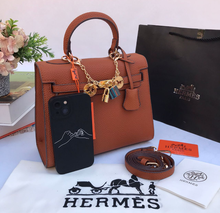  شنطة نسائية ماركة هرمس 