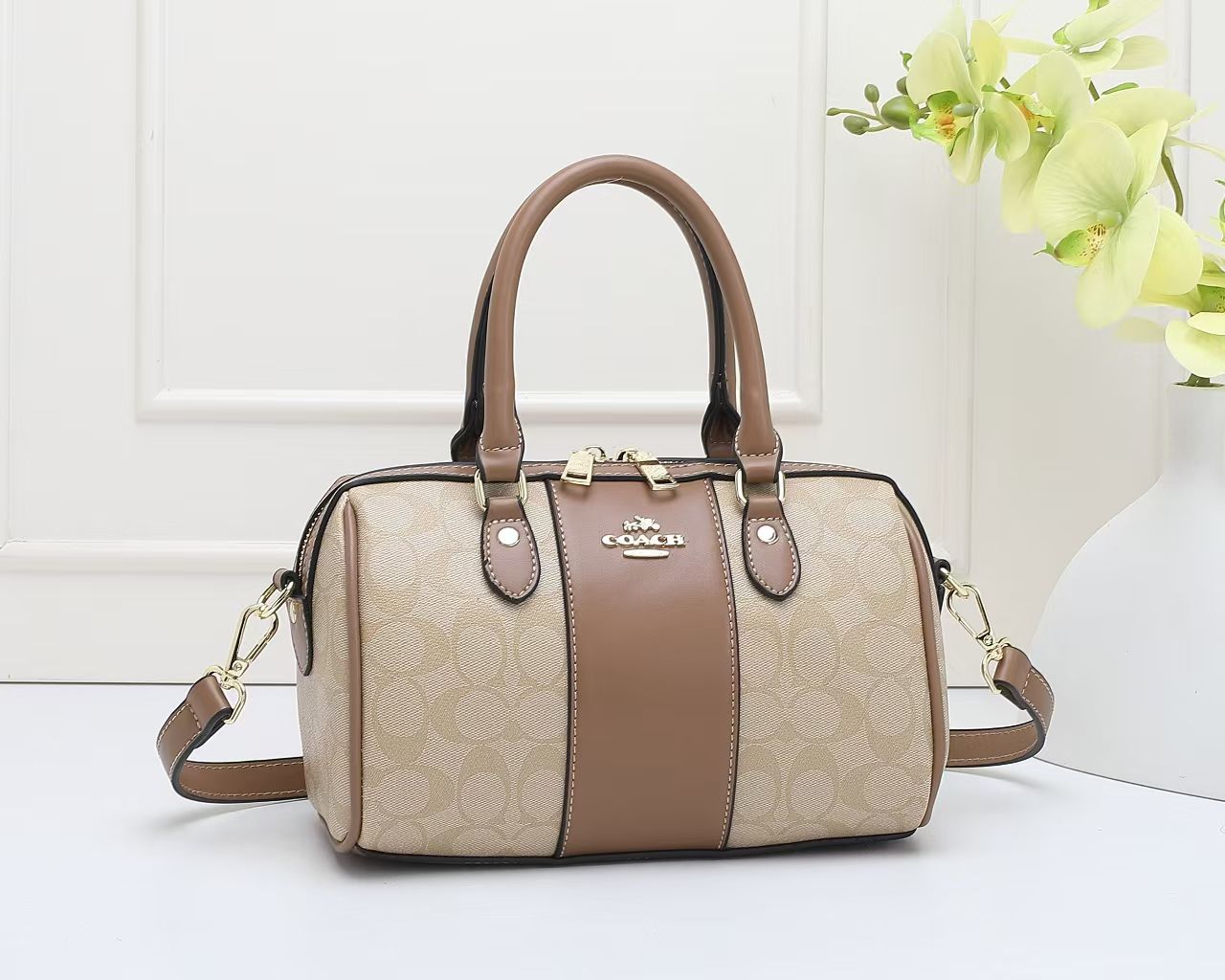  شنطة نسائية ماركة كوتش  