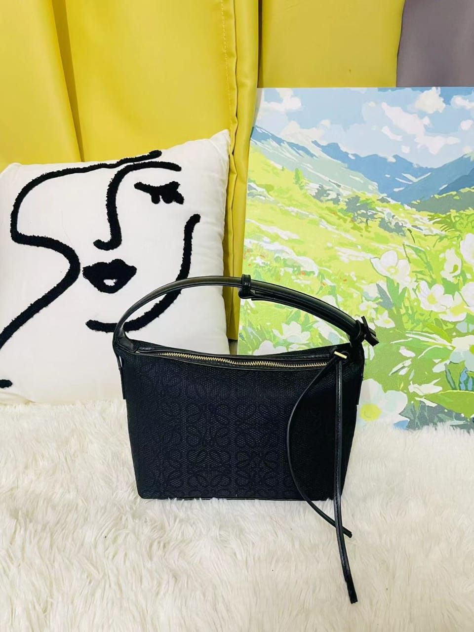  شنطة نسائية ماركة لوي 