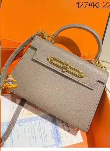  شنطة نسائية ماركة هيرمز 