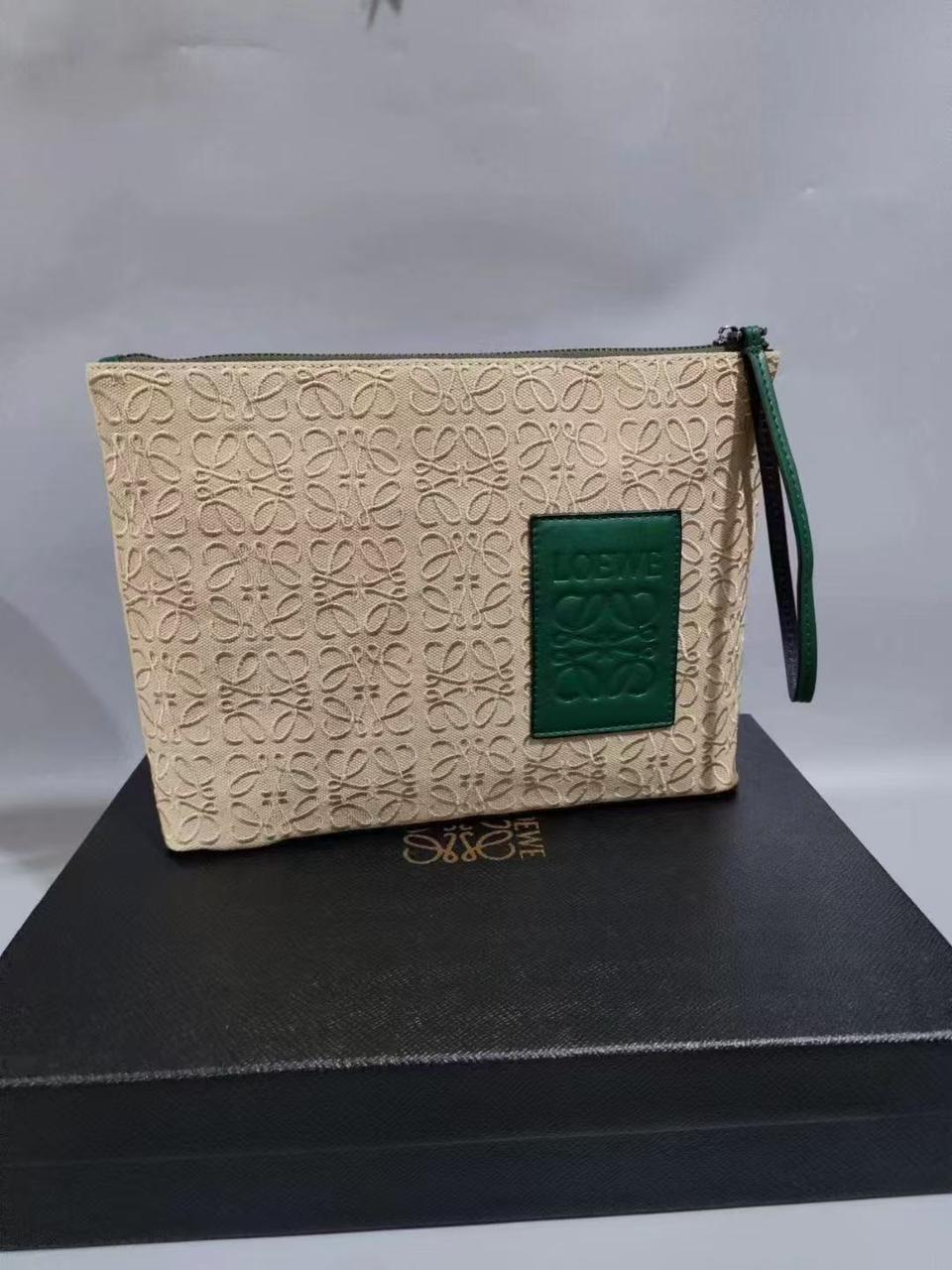  شنطة نسائية ماركة لويفي 