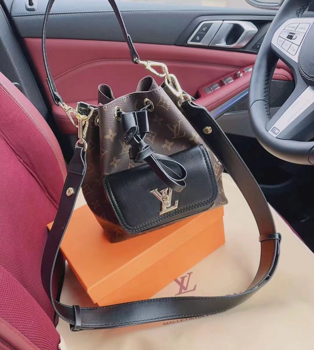  شنطة نسائية ماركة لويس فيتون  