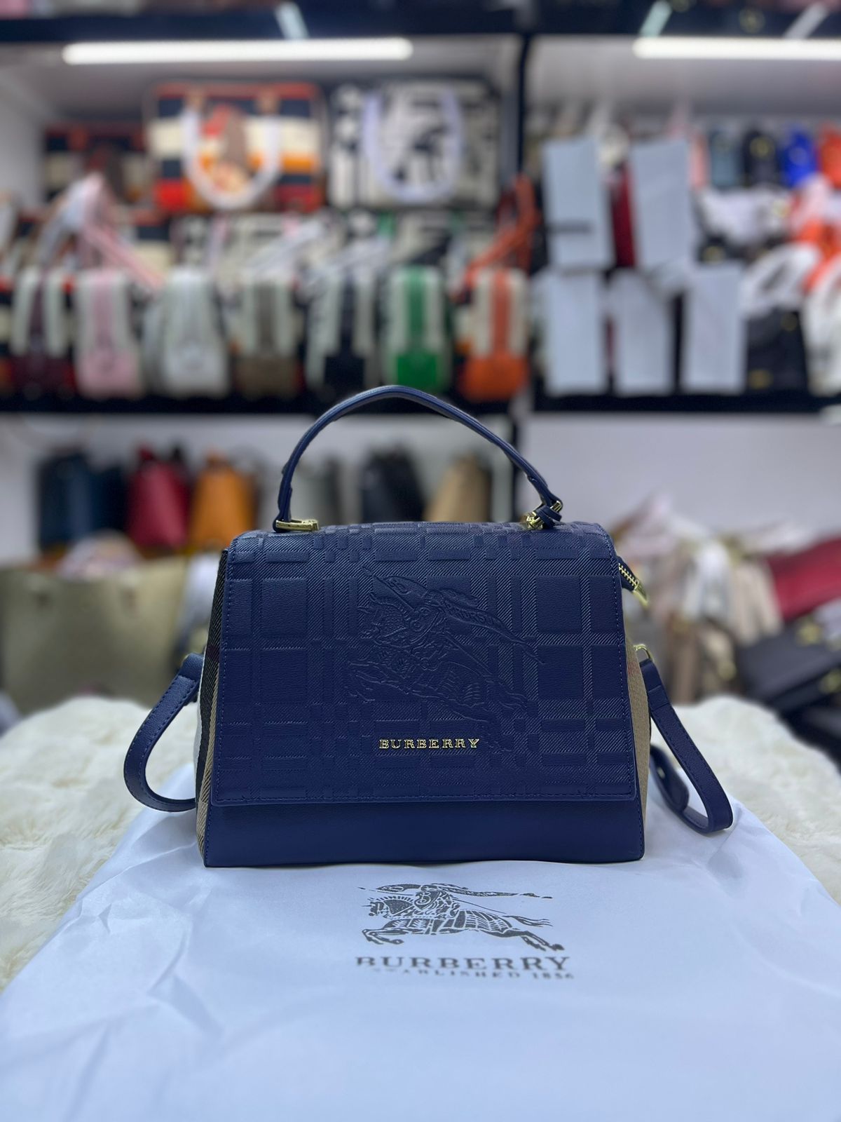  شنطة نسائية ماركة بربري 