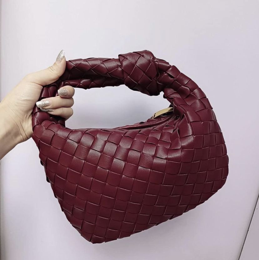  شنطة نسائية ماركة بوتيغا 