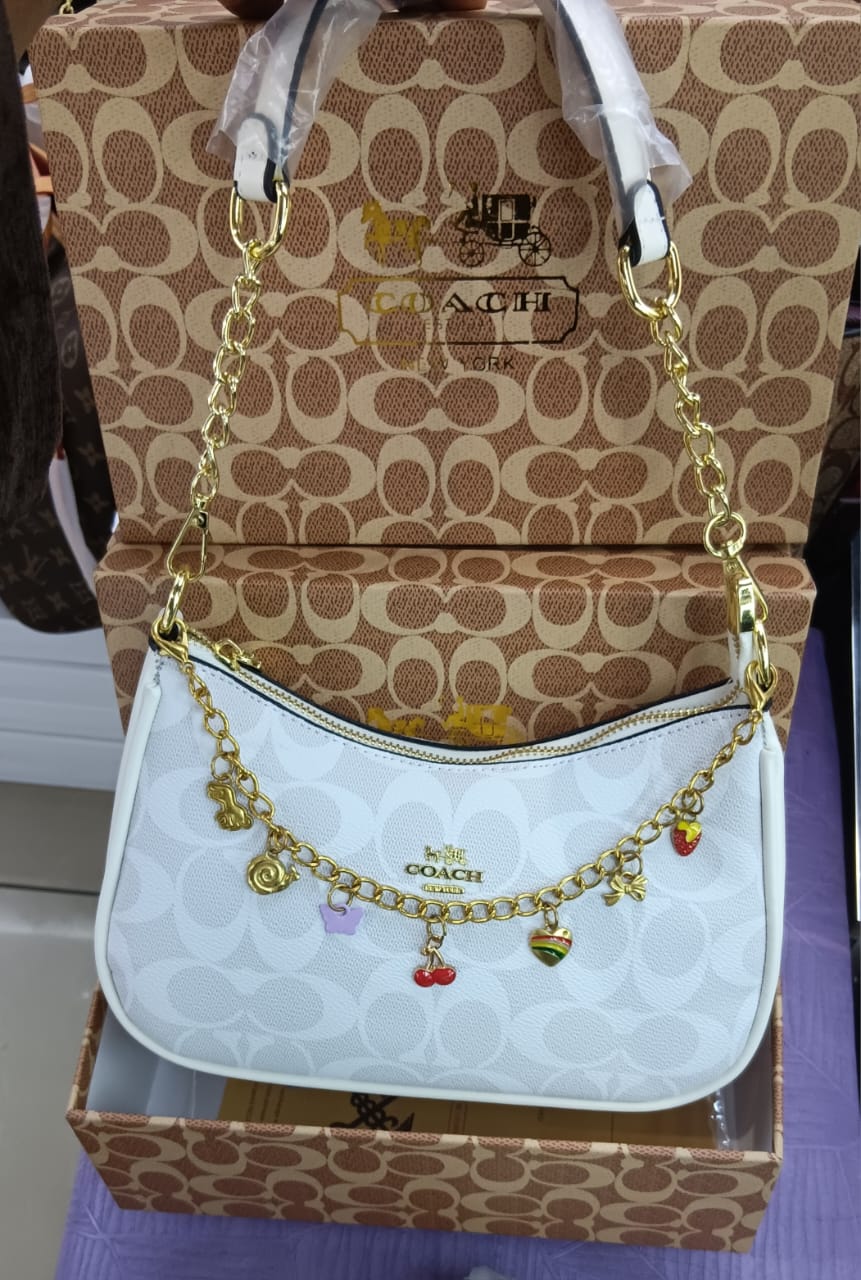  شنطة نسائية ماركة كوتش 