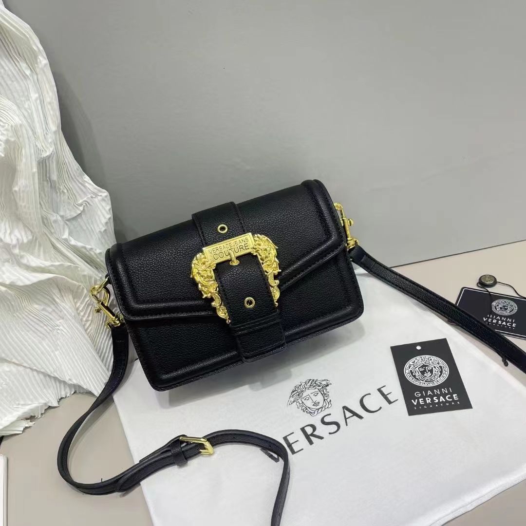  شنطة نسائية ماركة فرزاتشي  