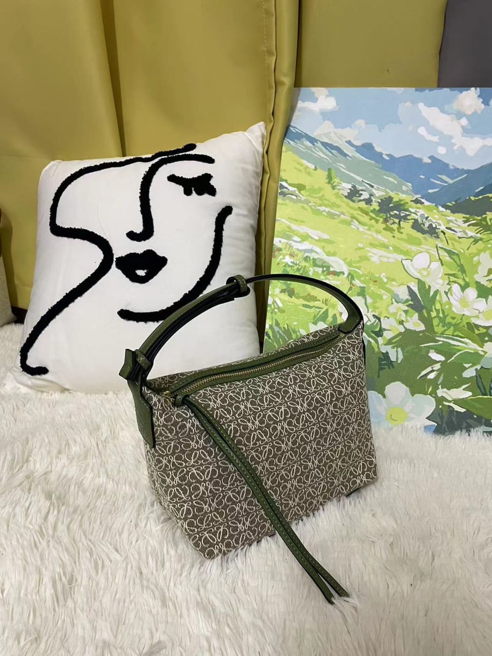  شنطة نسائية ماركة لوي 