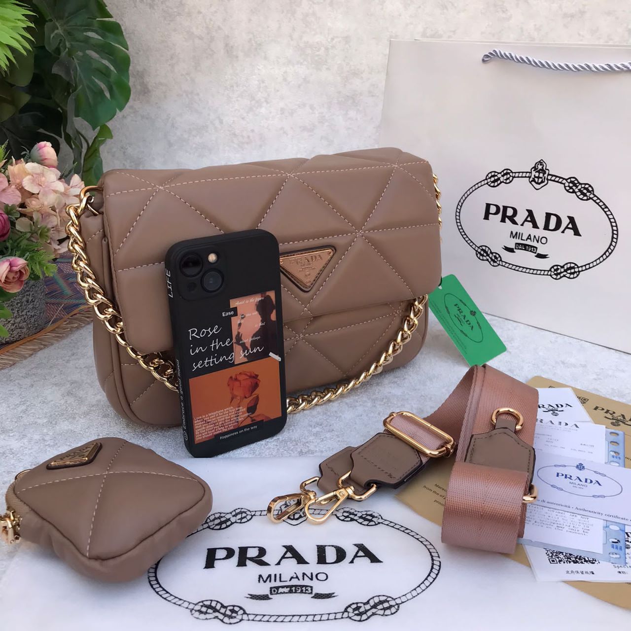  شنطة يد نسائية ماركة برادا 
