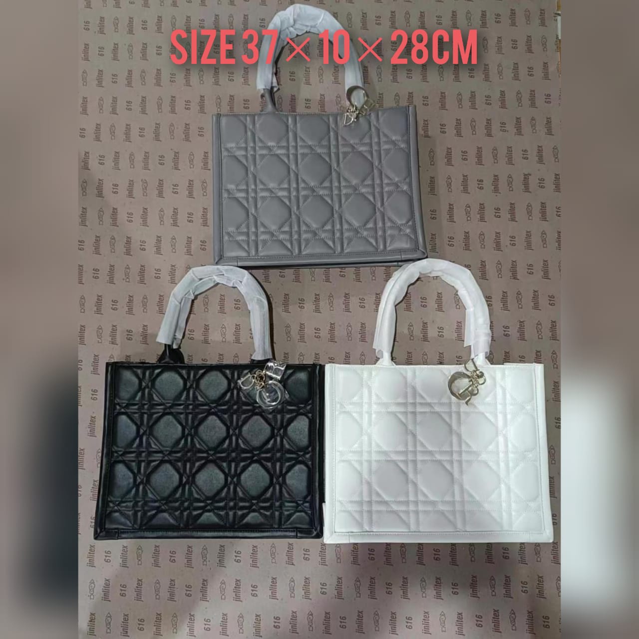  شنطة نسائية ماركة ديور 