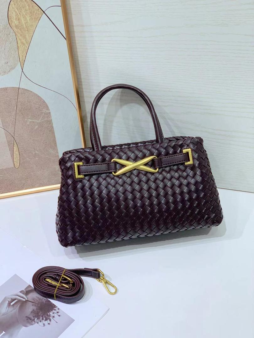  شنطة نسائية ماركة بوتيغا 