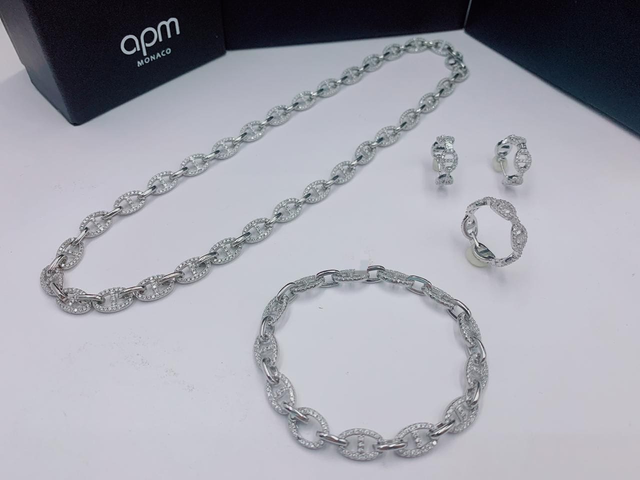  مجموعة اكسسوارات من اي بي ام  