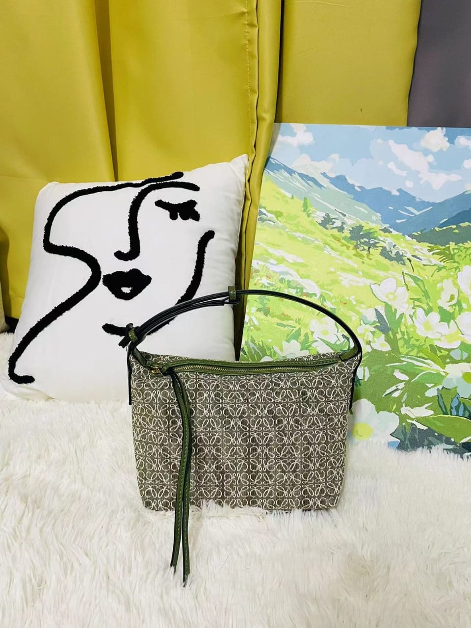  شنطة نسائية ماركة لوي 