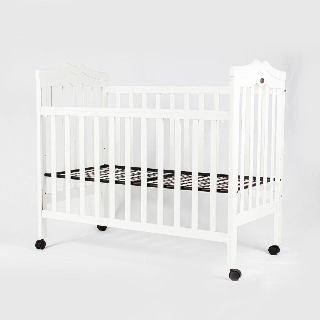 سرير خشبى للطفل بعجلات و جوانب متحركة مقاس 120×60