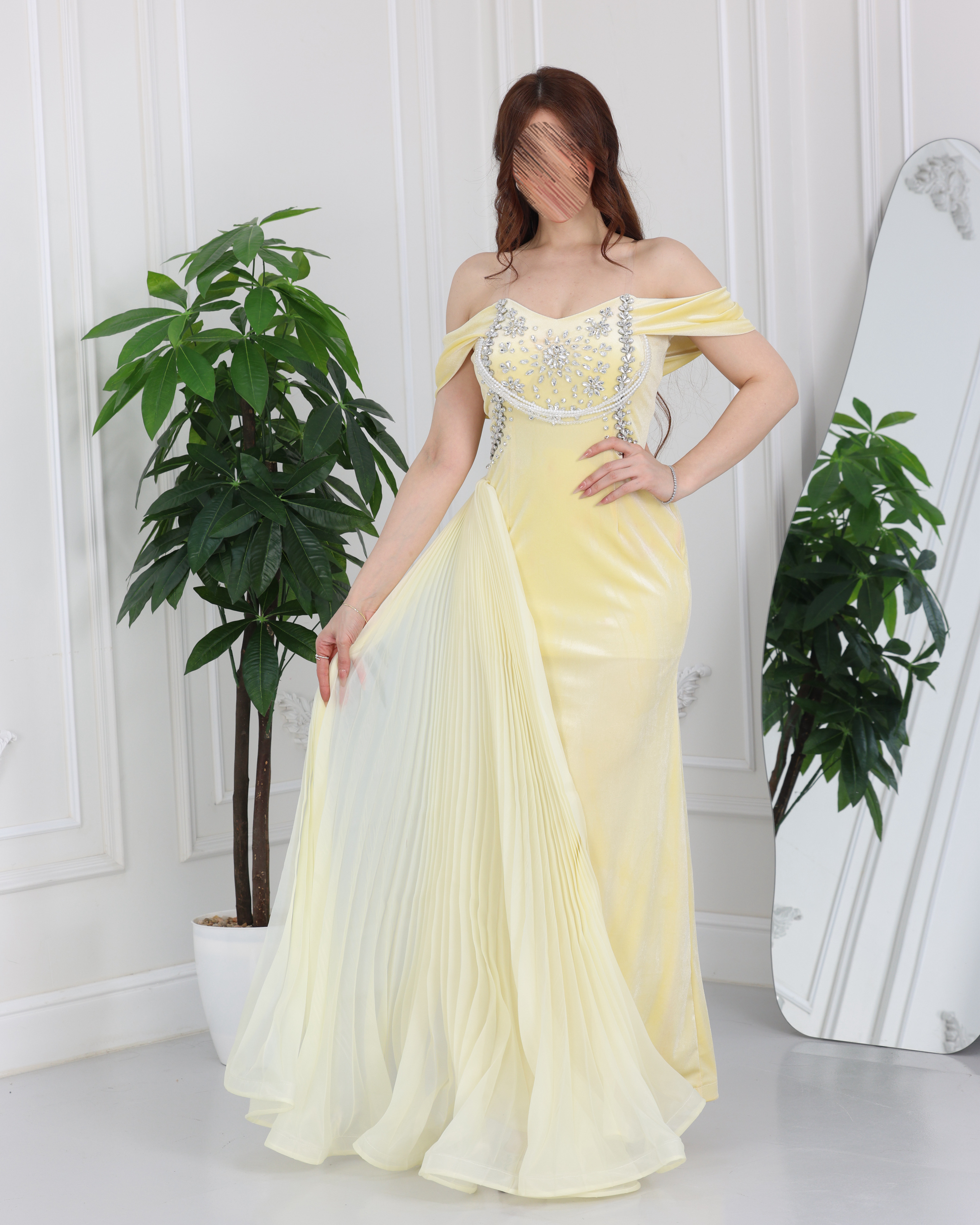  فستان سهرة مخمل تطريز كريستال يدوي 