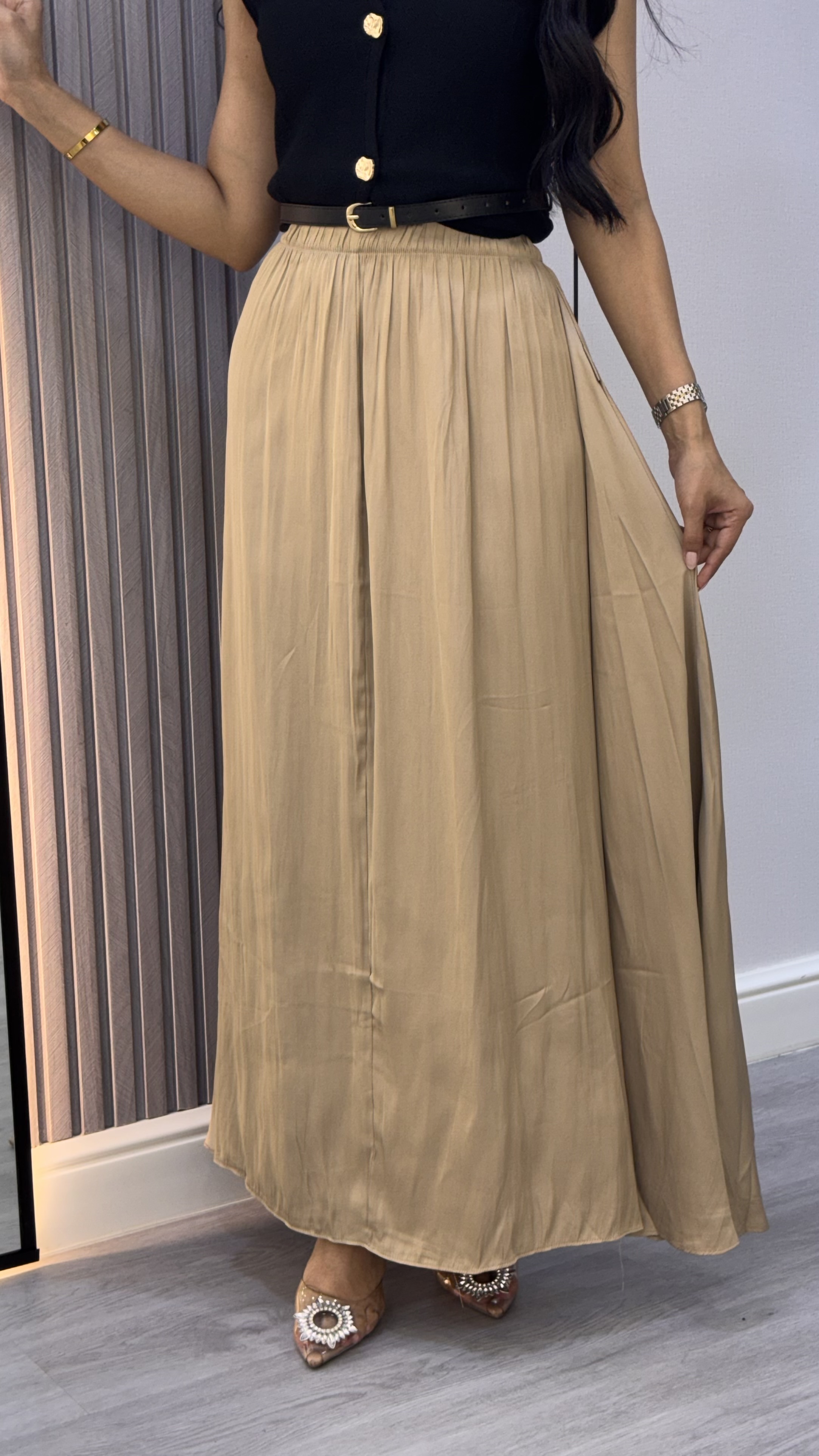  تنورة طويلة بقصة انسيابية  