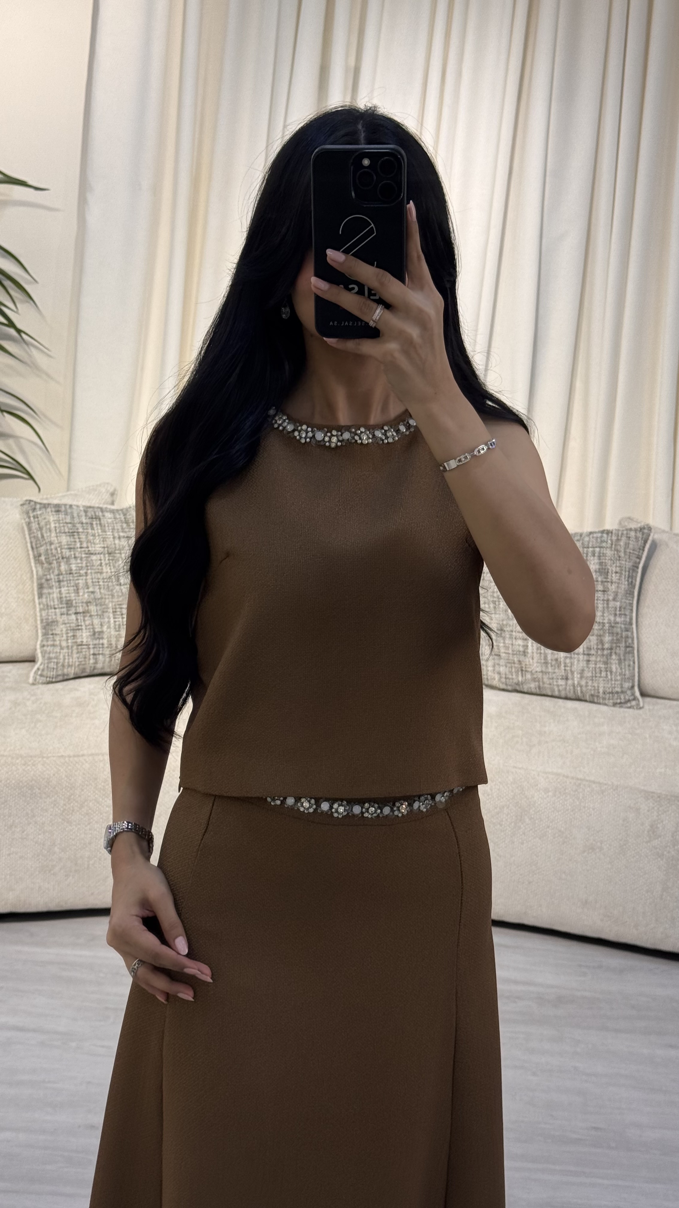  طقم تنورة وبلوزة مطرزة 