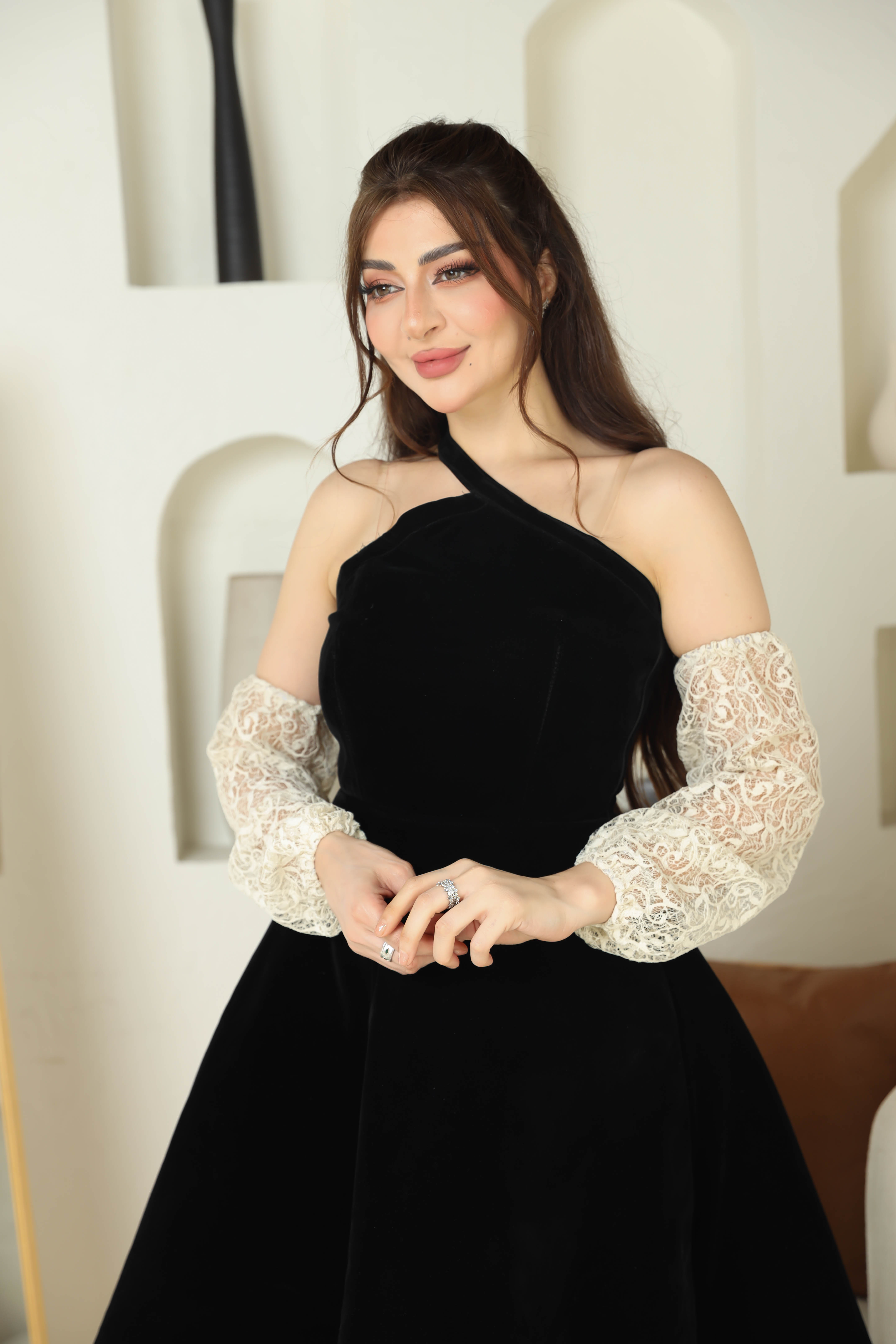  فستان سهرة ميدي جوخ بأكمام دانتيل 