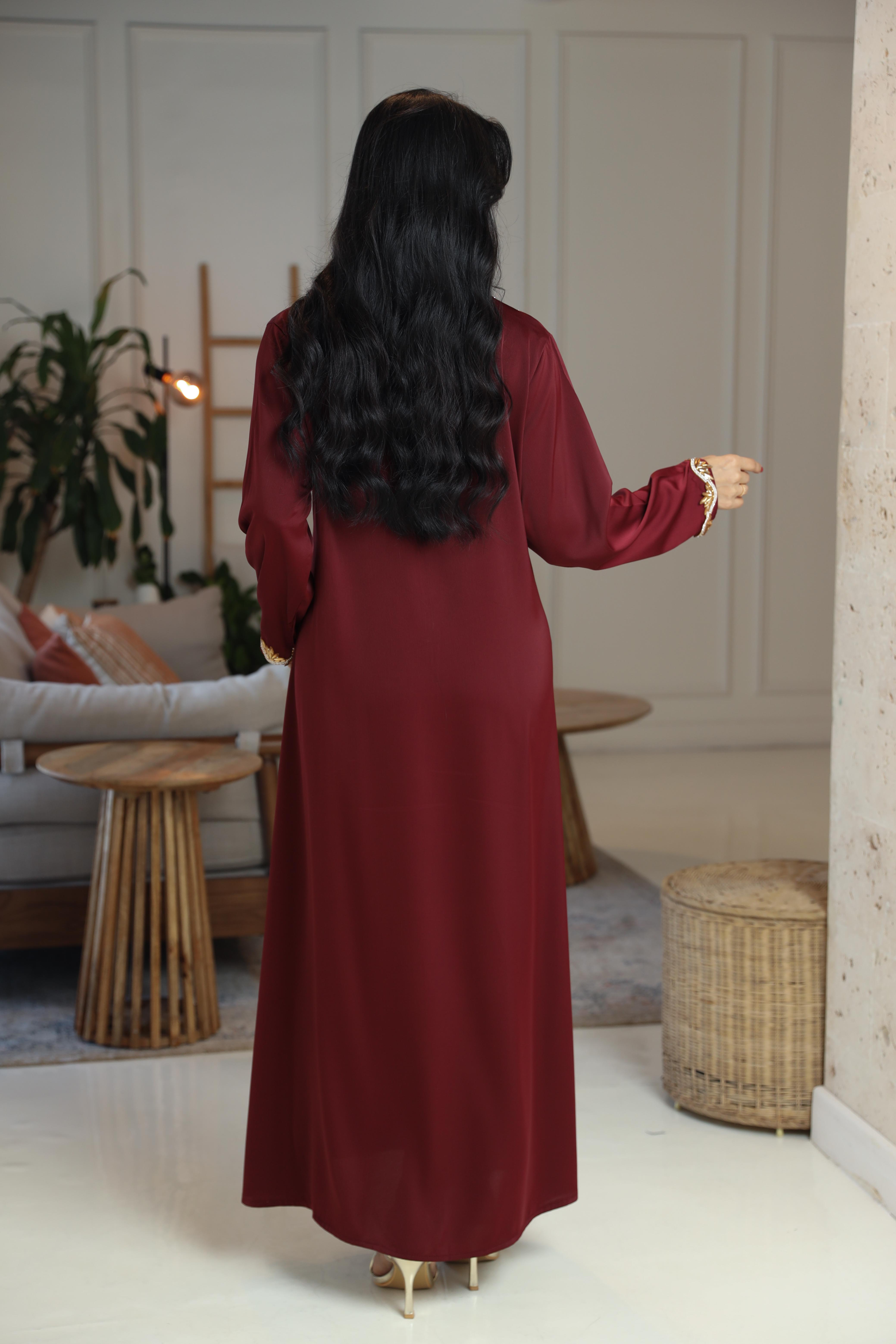  جلابية سهره مطرزة بقماش التكتك بلون خمري 