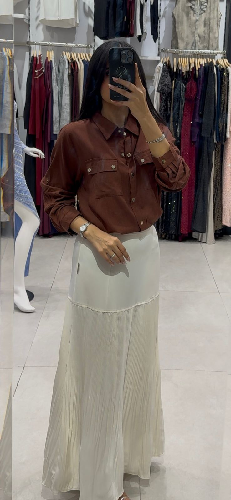  تنورة بكسرات بقصه واسعه 