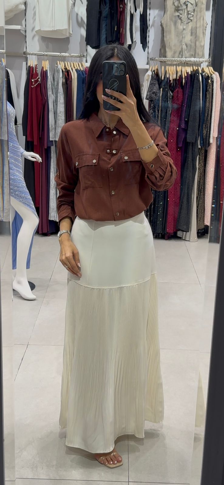  تنورة بكسرات بقصه واسعه 
