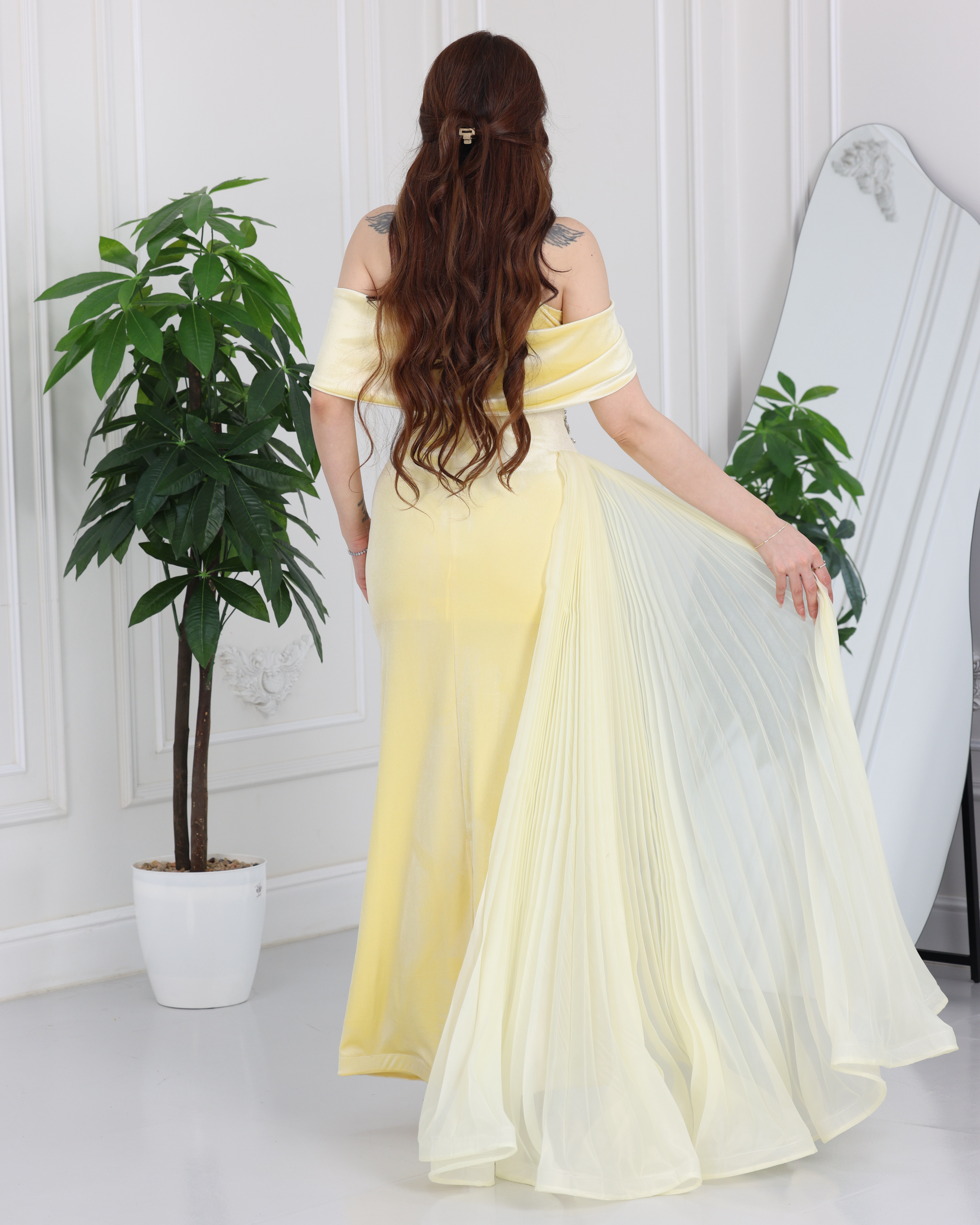  فستان سهرة مخمل تطريز كريستال يدوي 
