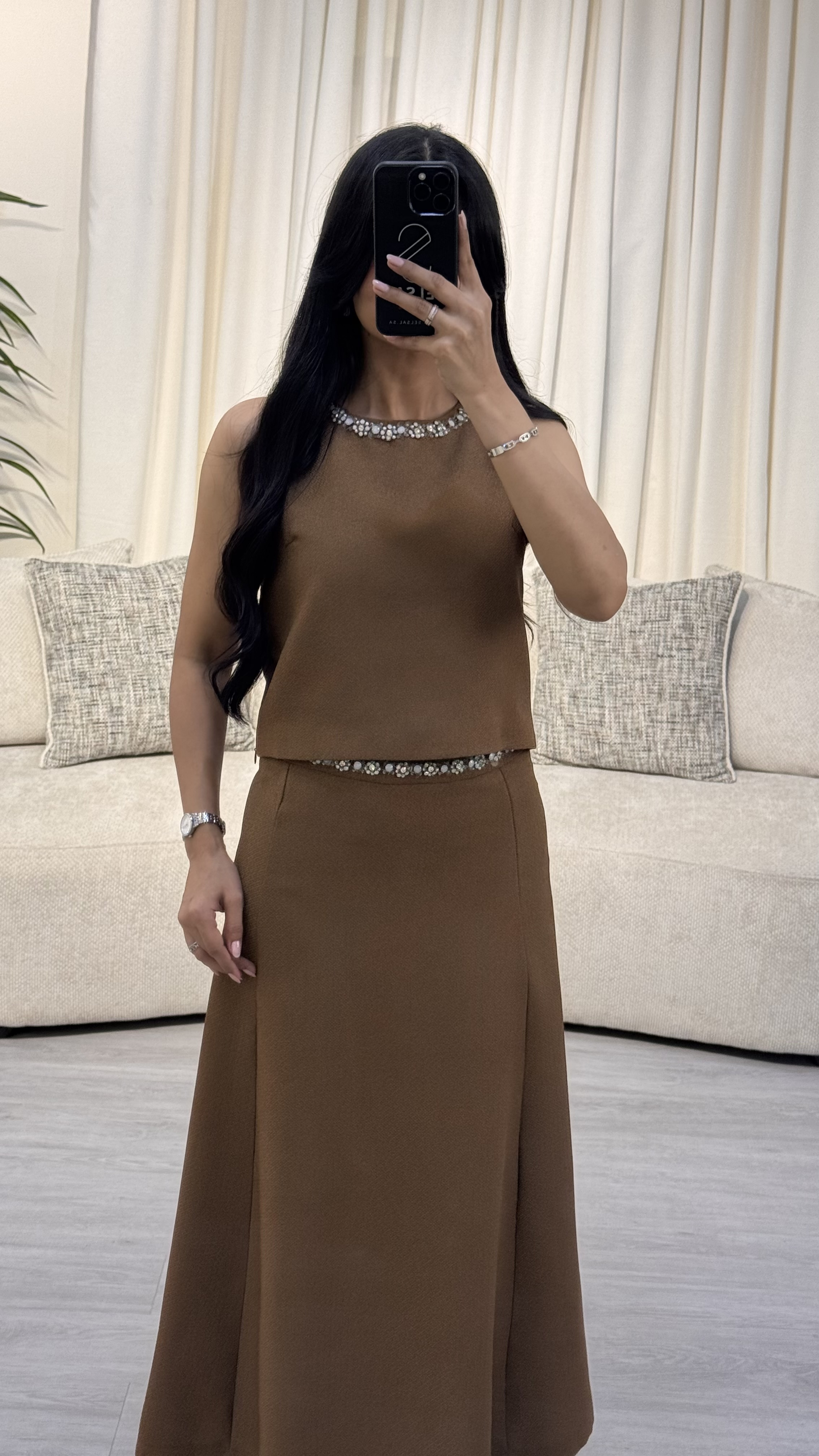  طقم تنورة وبلوزة مطرزة 