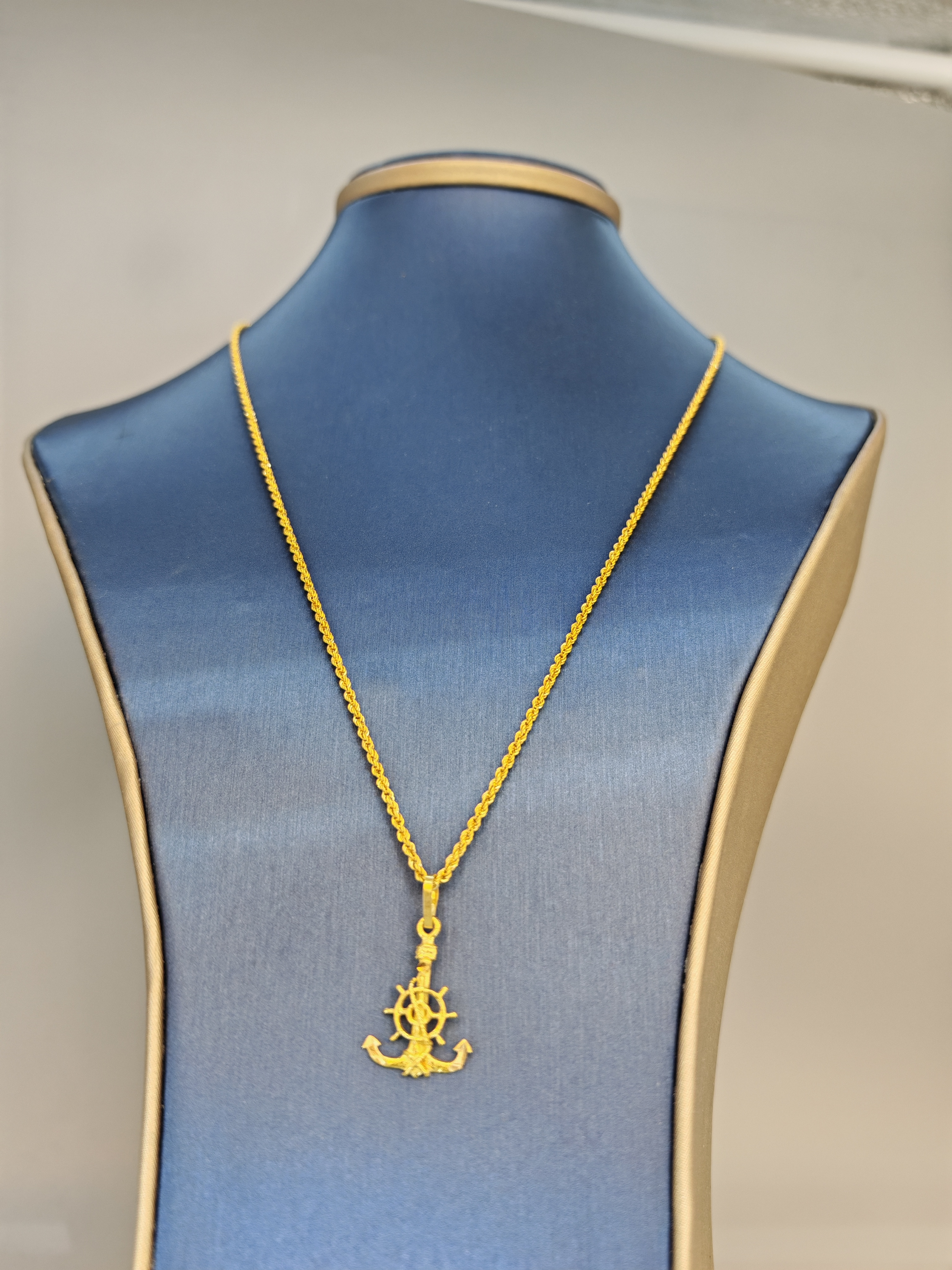 Anchor Pendant with chain 21k