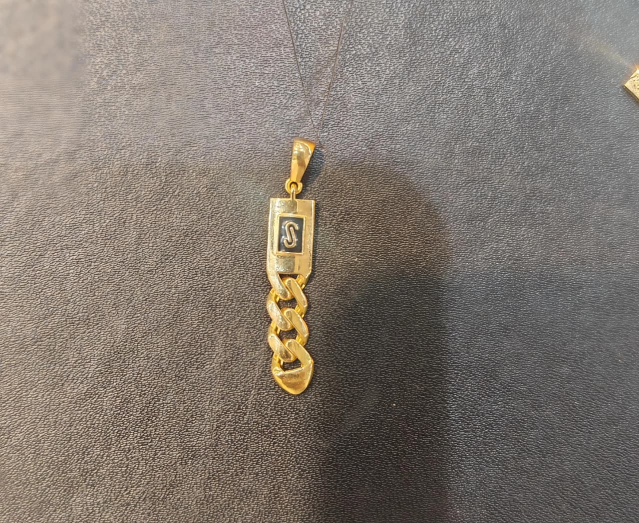 تعليقه عيار 18 
Bendnt 18 k
