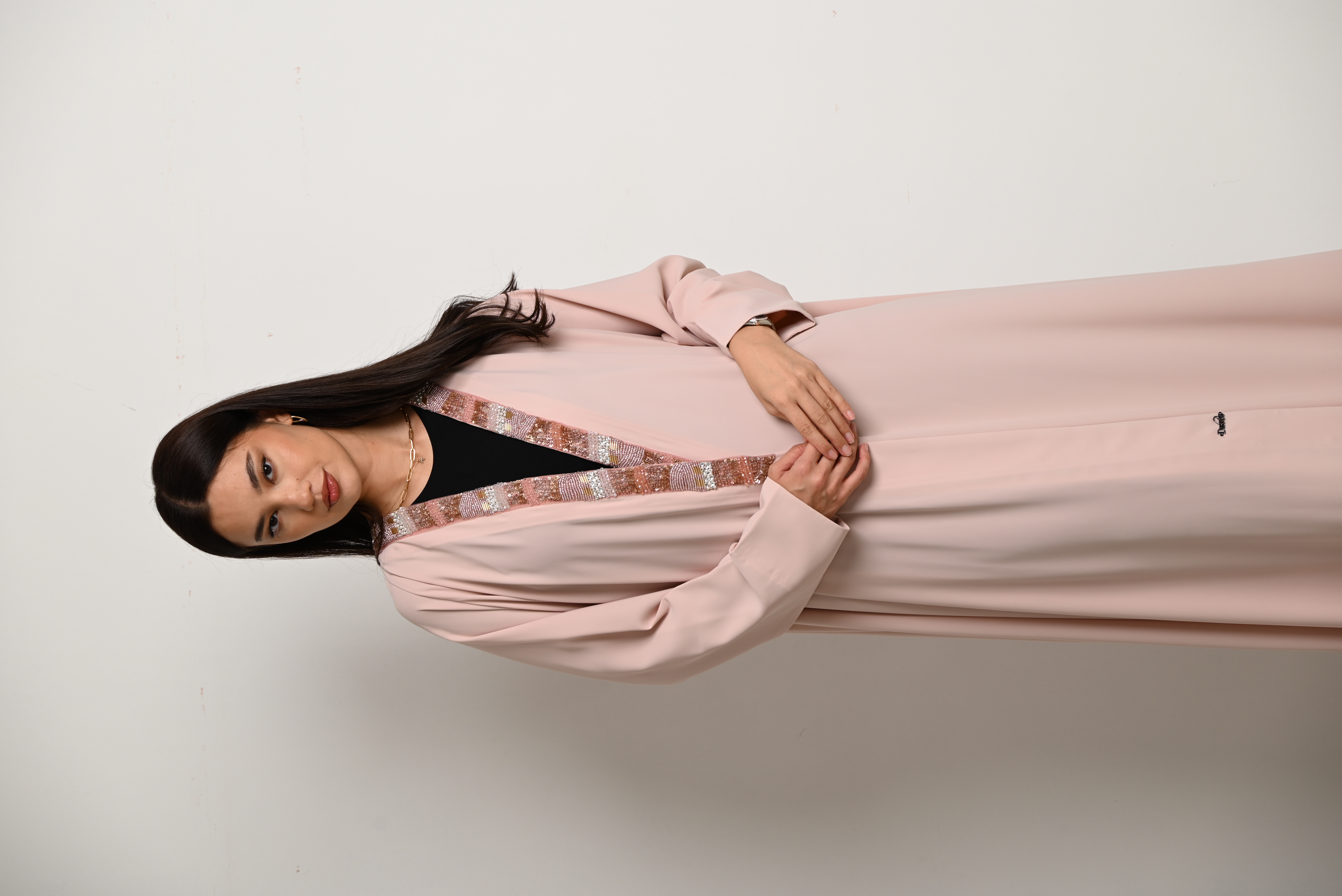 عباية كريب مطرزة