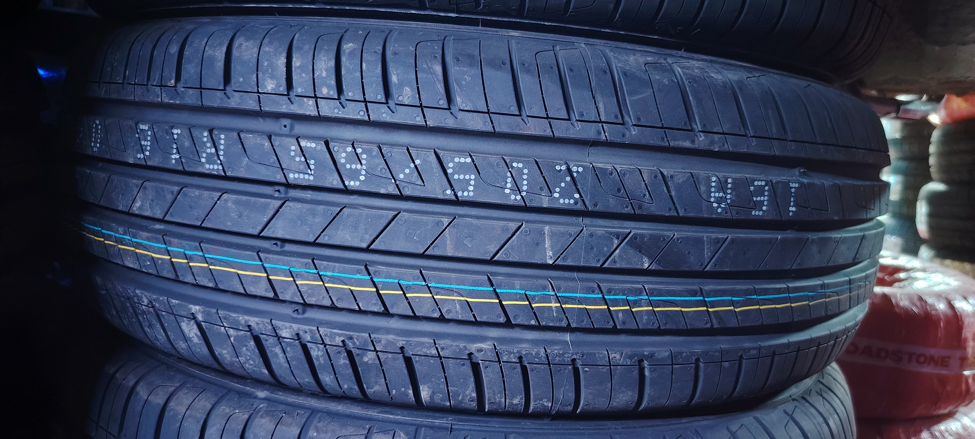  205/65/16 كومهو   2025 