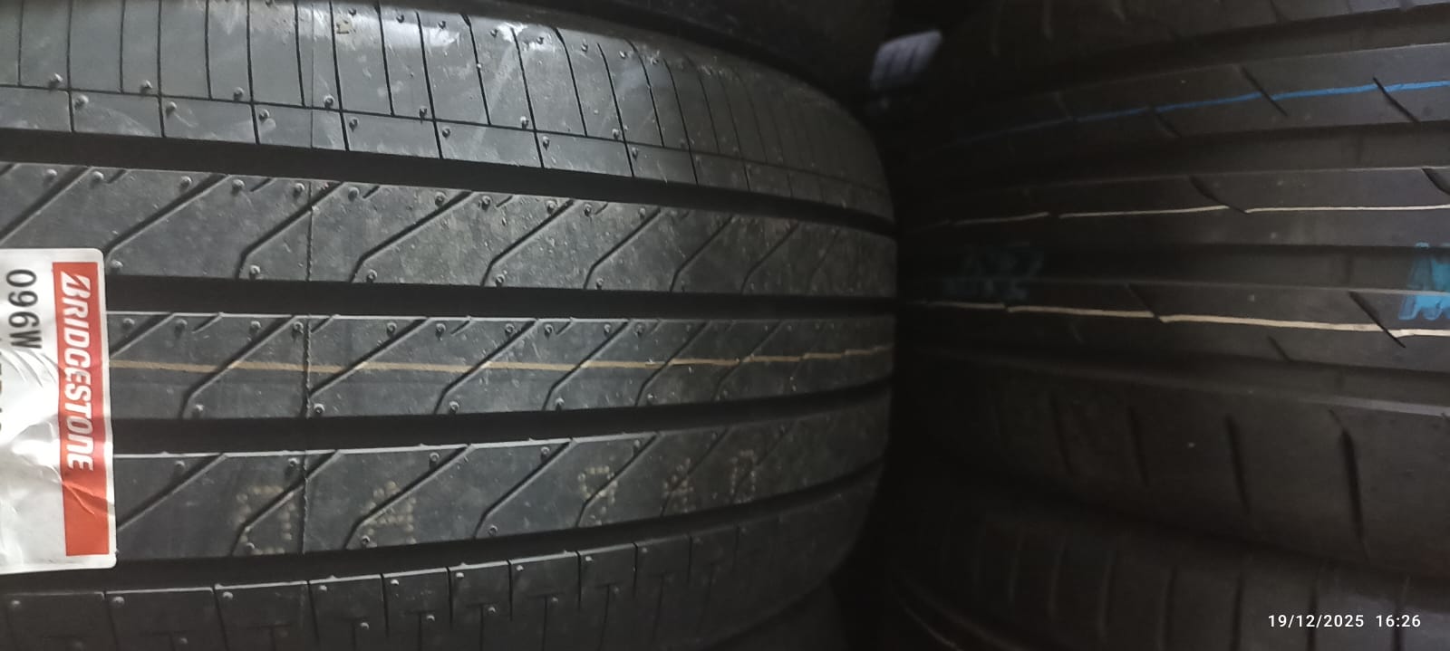  245/45/18 بريجستون ياباني 2025 