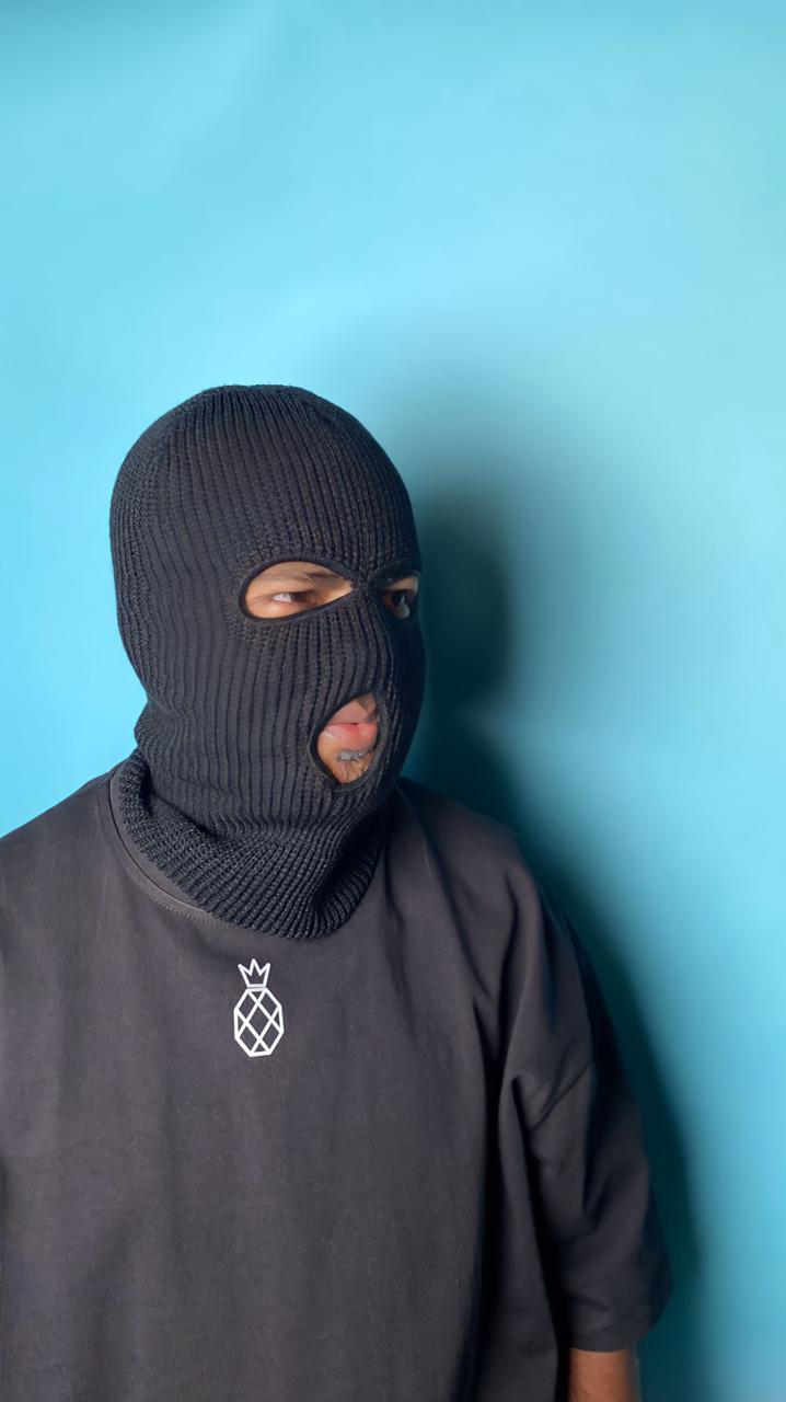 قناع أسود