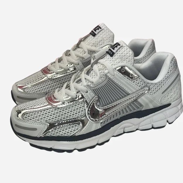 NIKE VOMERO 5