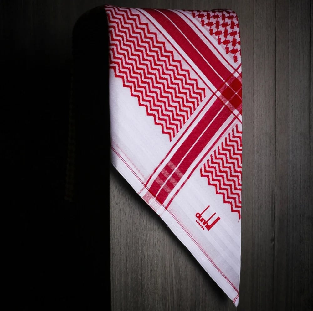 شماغ دنهل احمر غامق الإصدار الأحدث