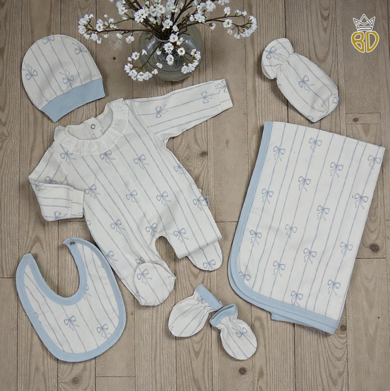 طقم استقبال حديثي الولادة 7 قطع فاخر – تصميم فيونكات زرقاء002