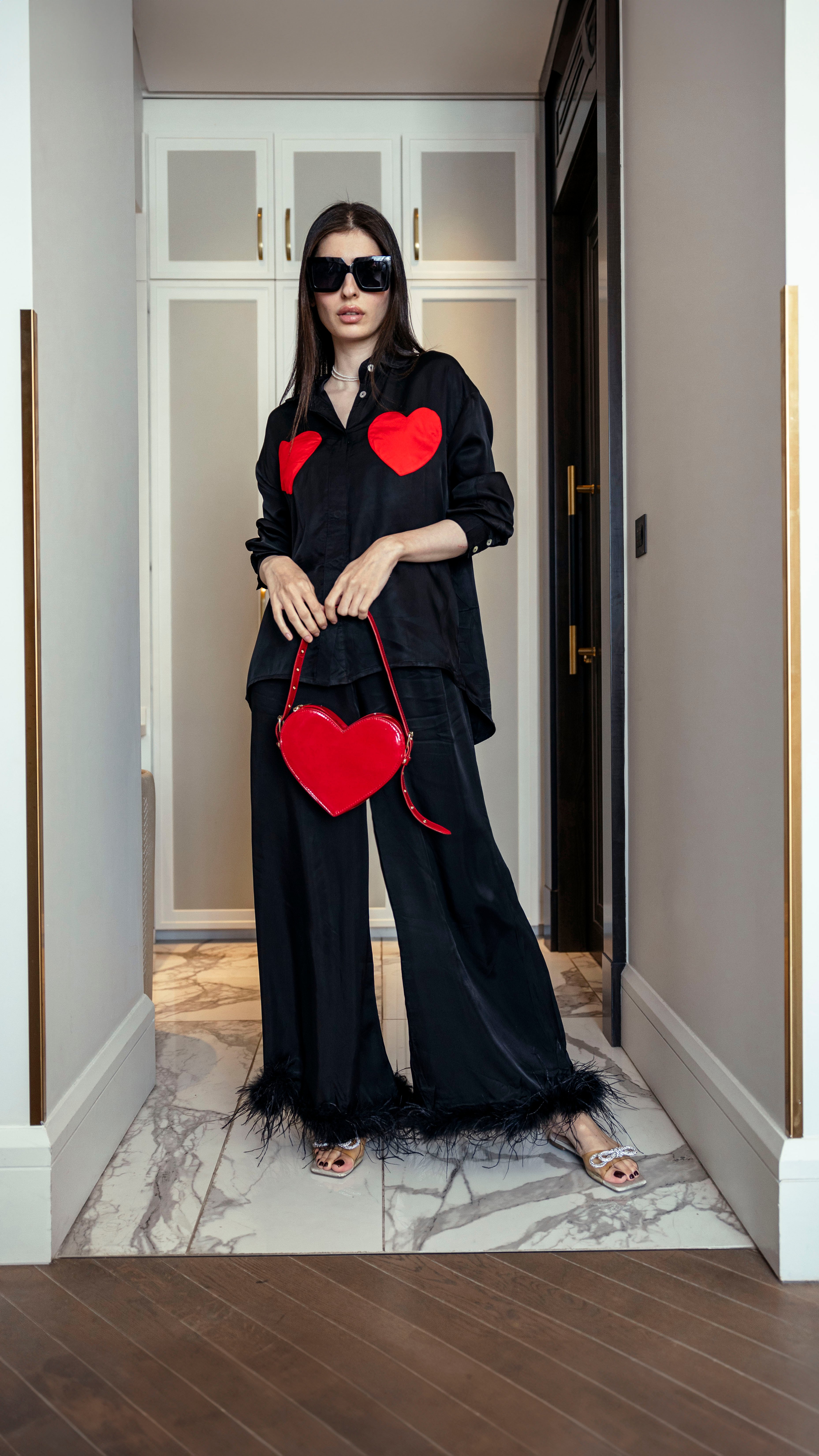 حرارة قلب Flame Heart | طقم لاونج مغري مع جيوب قلب وريش قابل للفك