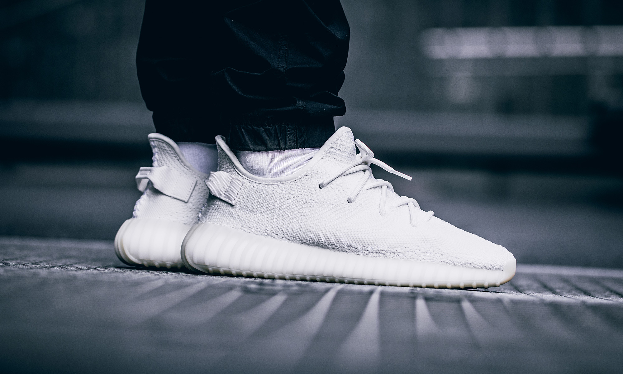 Yeezy 350 hot sale v2 branco