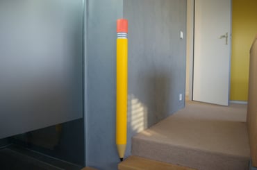 قلم حماية للزوايا الحادة
