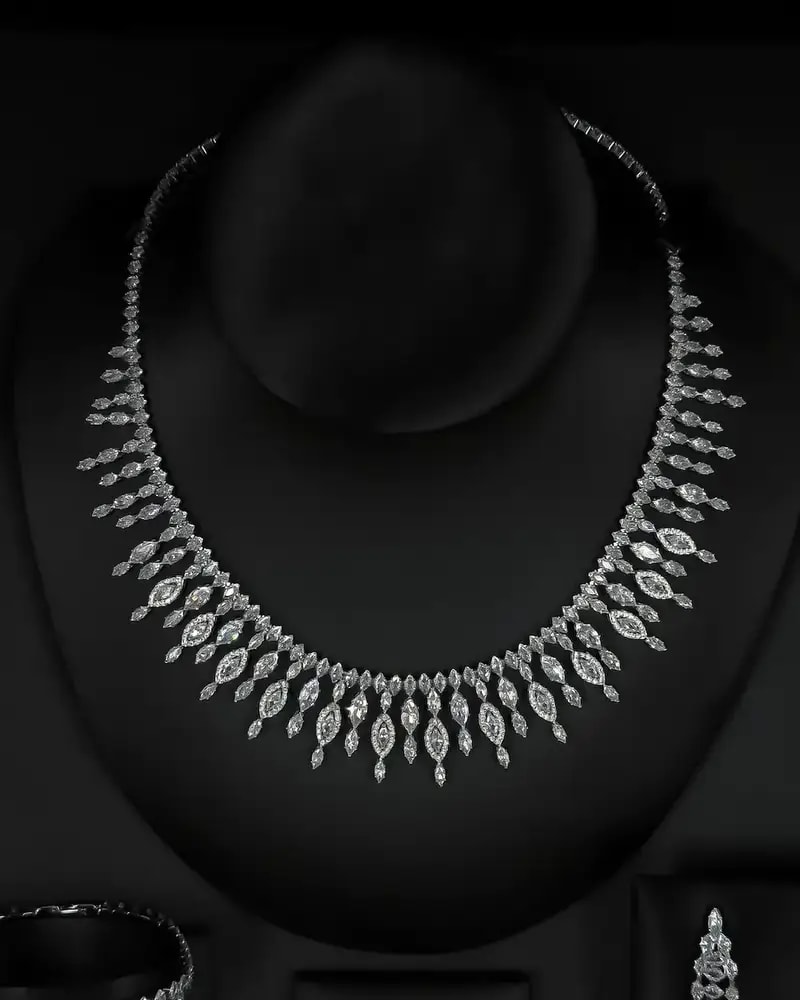 Luxury accessory set with a dangling leaf design