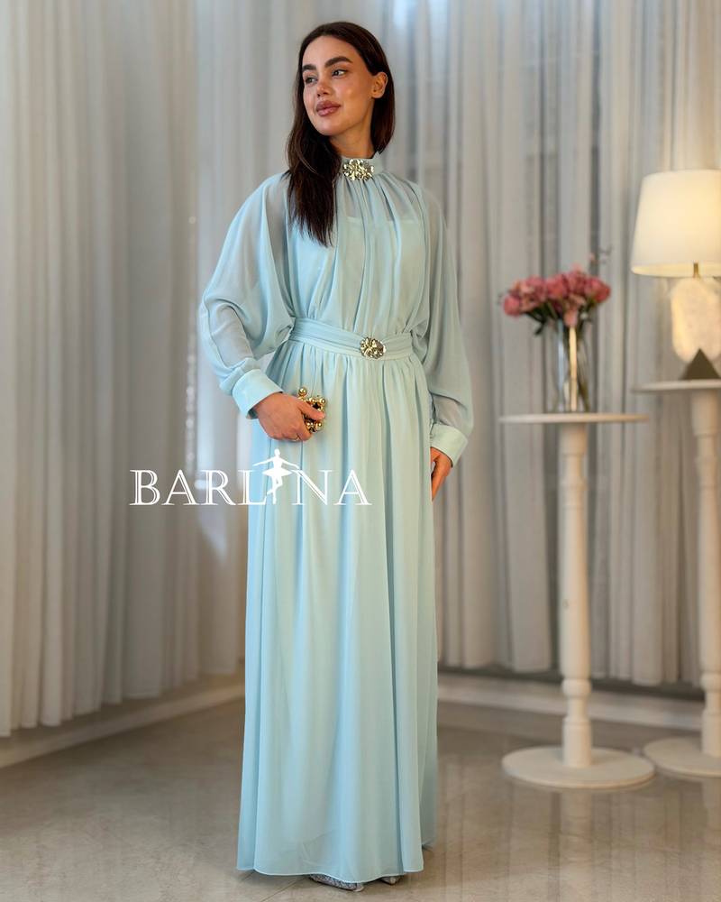 Elegant set with a soft cut and a defined waist belt